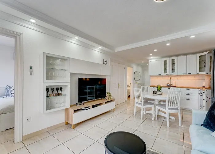 Ramada Апартаменти Адехе